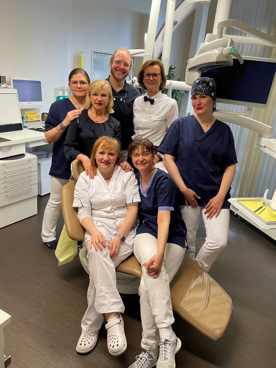 Zahnarzt Berlin Lichtenberg Prophylaxe Zahnreinigung Guided Biofilm Therapy GBT Kunststofffüllungen Wurzelkanalbehandlung
